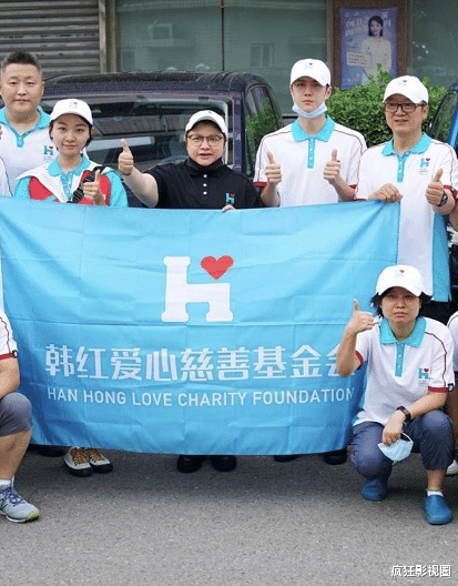 李小璐|几十位明星援助河南，劣迹明星又成“跳梁小丑”，靠暴雨复出？