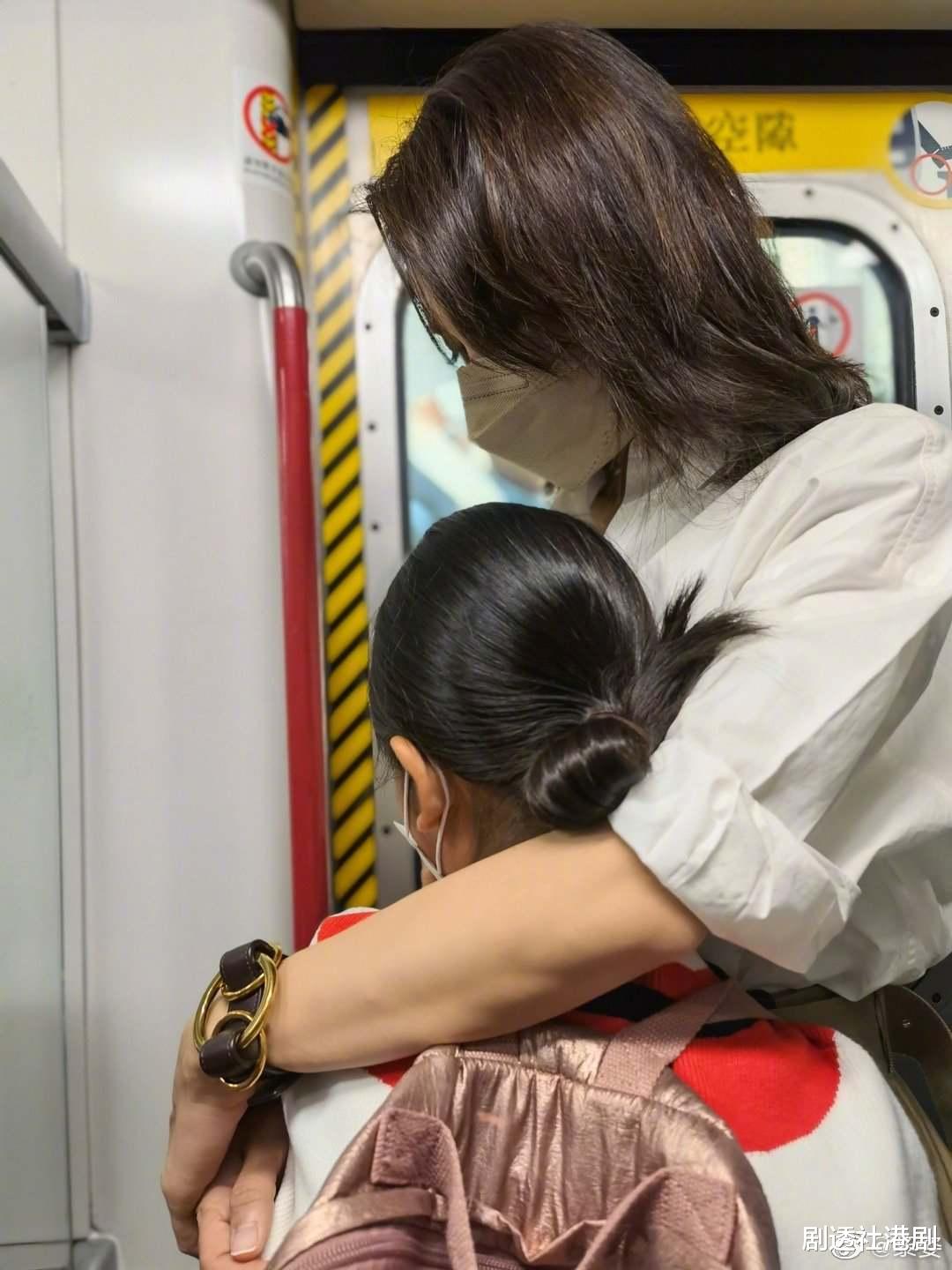 包子 扩充事业版图！49岁黎姿连开三间美容分店，陈法拉获邀做代言人