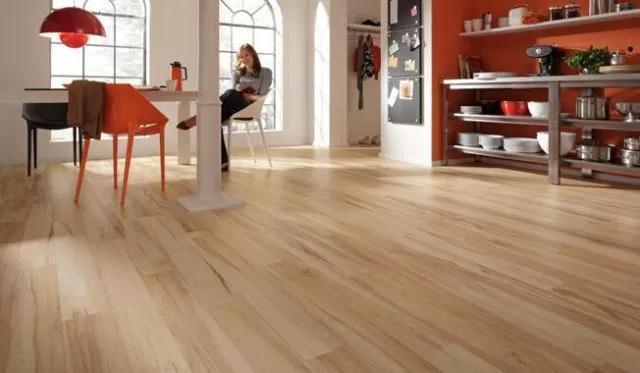 装修时,地板选“深色”还是“浅色”?挑对了,美观时尚又耐脏