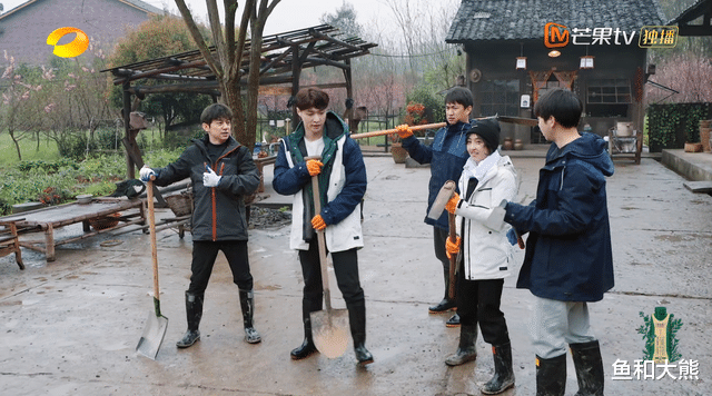 黄磊|《向往5》开启收官录制，黄磊不舍，彭昱畅张艺兴互晒合照感情好