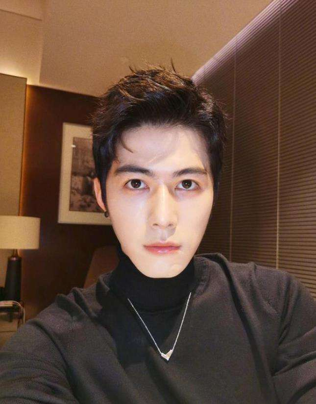 关之琳|太帅气！59岁关之琳男装秒变小鲜肉，意外撞脸陈学冬刘德华