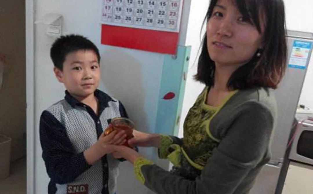 C妈学堂|孩子上课专注力为“零”，妈妈花三周时间训练，效果连老师都惊讶