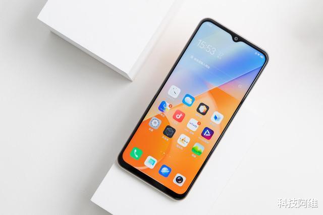 iqoo|128GB+5000mAh，现已跌至1299元，优质新机已沦为标准千元机