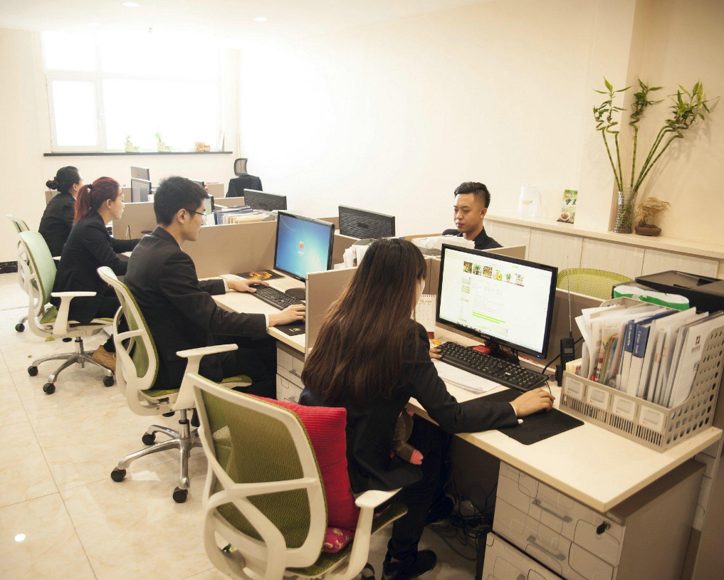 职场故事|不管是厂里打工还是进入职场，有4件事别跟同事说，否则容易吃亏