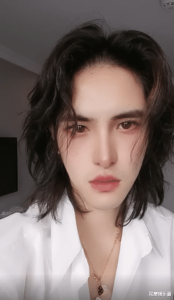 韩安冉|韩安冉携二婚丈夫直播，让女儿叫他爸爸，笃定父女关系会非常和谐