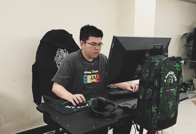 电子竞技|林书豪打游戏急眼,全网召集队友复仇,对方身份是电竞圈红人