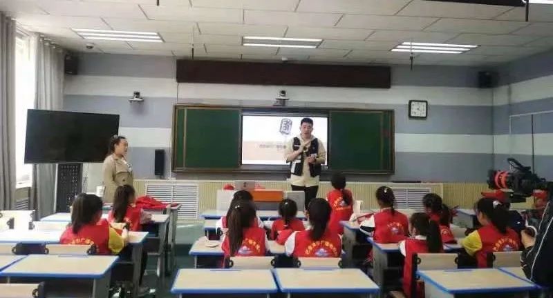 巴彦淖尔直通车 巴彦淖尔广播电视台小主持人、小记者团杭锦后旗站开课啦！