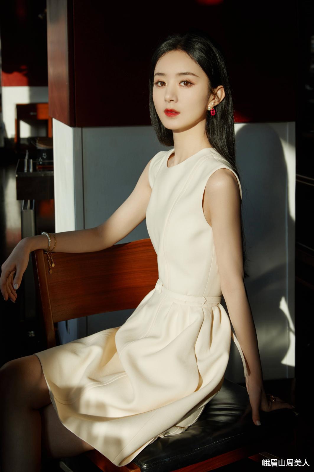 郑敏|?赵丽颖离婚后“放开”了！内衣外穿拍国风大片，又欲又飒好美