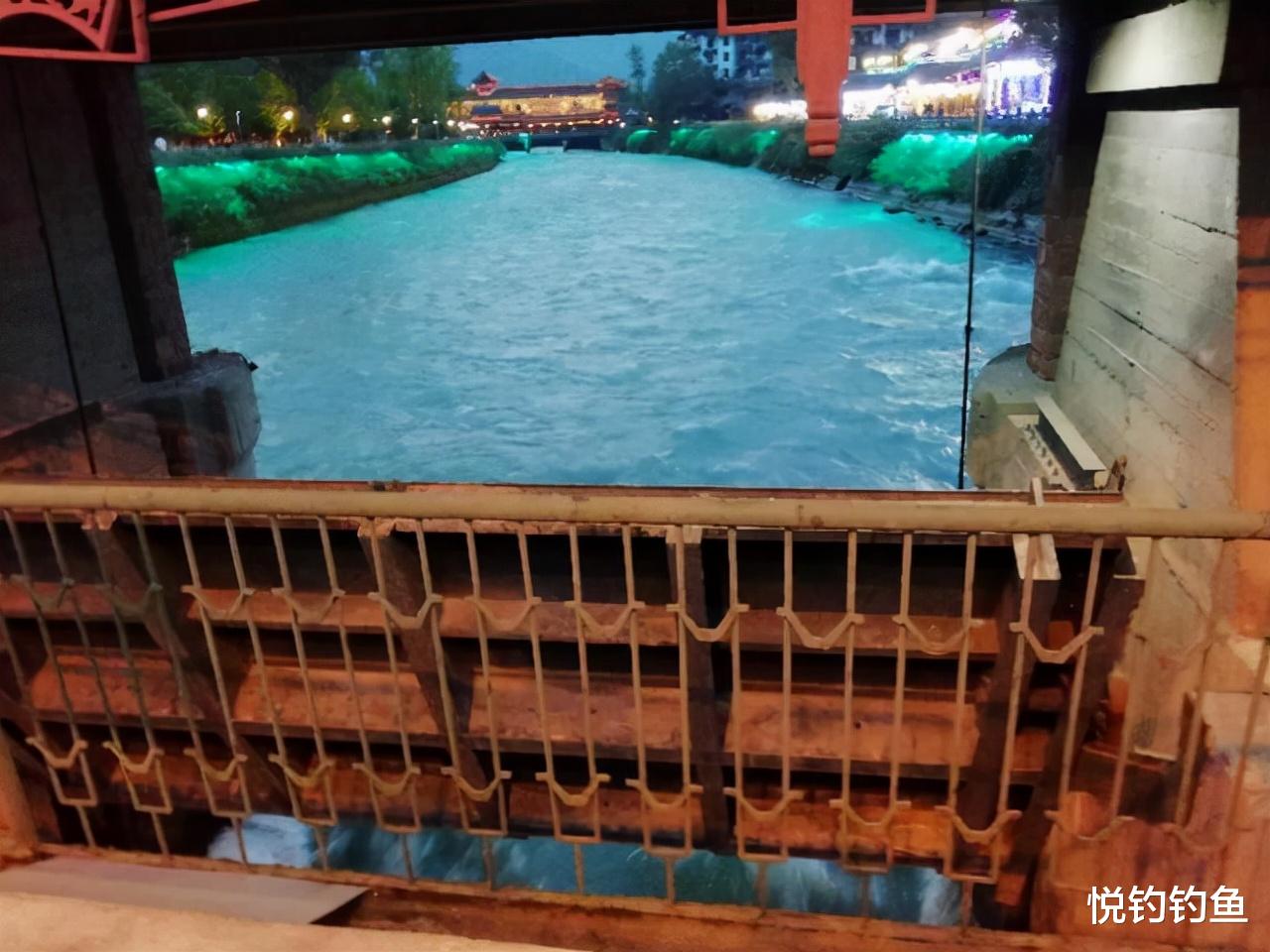 都江堰|我的家乡有一种老钓法——背篼钓鱼，能不能钓上鱼全靠运气