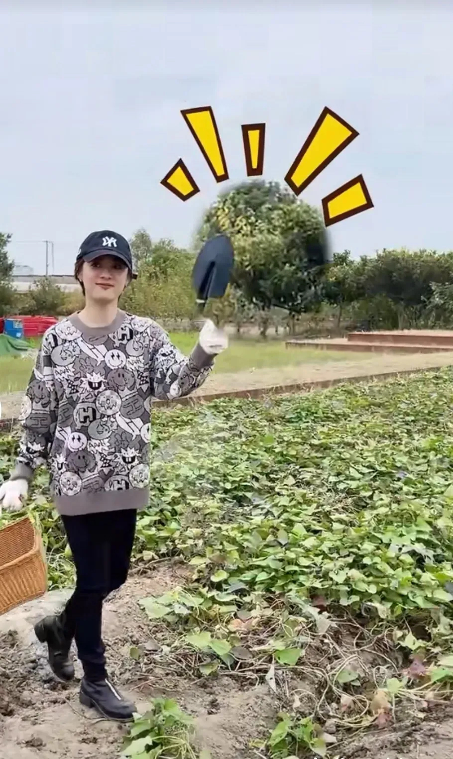 孙俪|霸气十足的“娘娘”孙俪,日常穿搭很接地气!轻松舒适地挖红薯