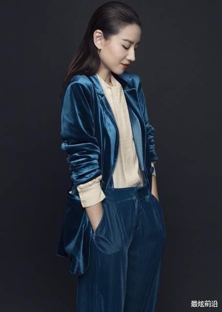 最炫前沿|董洁太会玩了！短裙下面套长裙，时尚效果竟然出奇的好