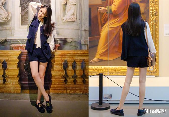 Nina昵娜|黄圣依打卡展览馆，穿泡泡袖叠穿马甲外八站姿抢镜，瀑布长发好美