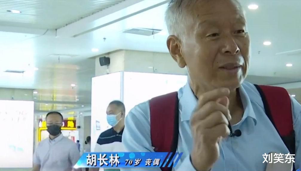 60岁大妈要找50岁老伴,坦言:能找年轻的,为什么要找岁数大的?