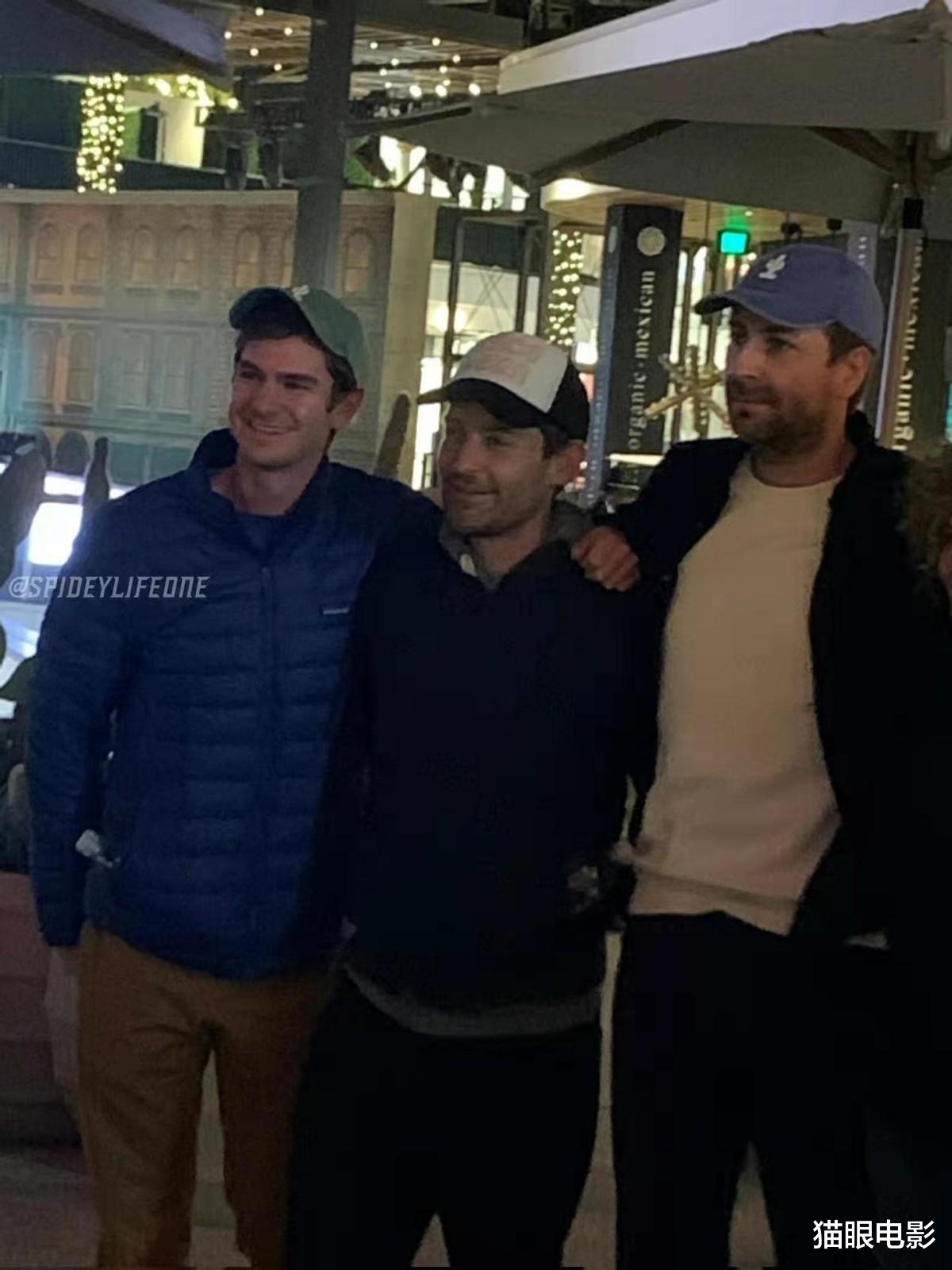 杨幂|加菲和托比太坏了！蜘蛛侠同框瞒着粉丝，首映他俩跑去电影院偷看