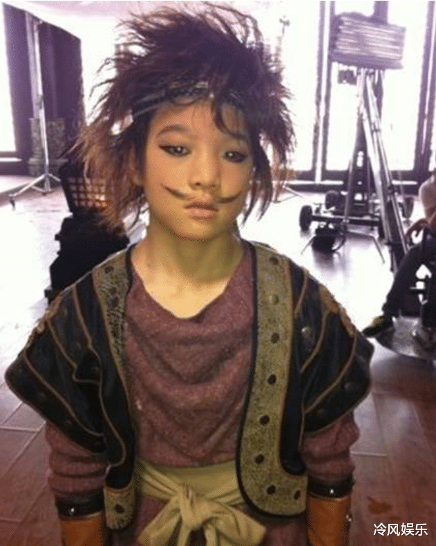 周星驰|5岁父亲离世，母亲嫌他长得丑将其抛弃，却被星爷挖掘一夜成名