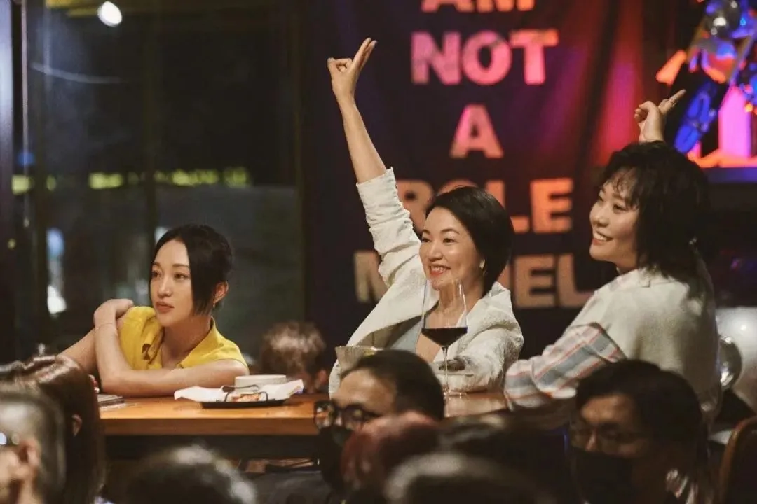 阿雅|20年后，和周迅做闺蜜的她翻身了？