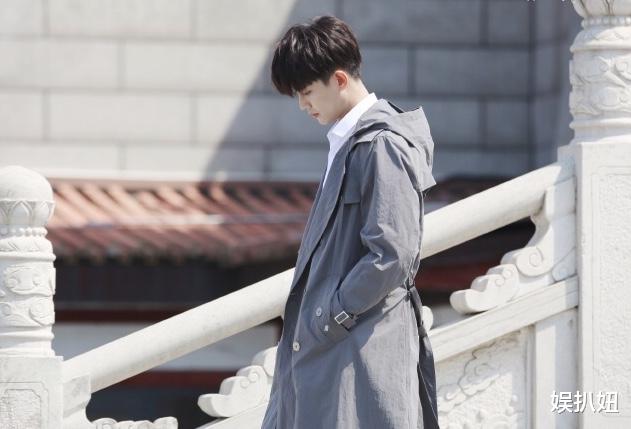 一生一世|《一生一世》为啥小南辰王到了现代就变成了一个铁憨憨呢？