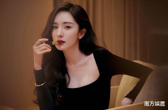 邓超|杨幂直播画奶瓶神情显落寞，火辣身材引网友热议