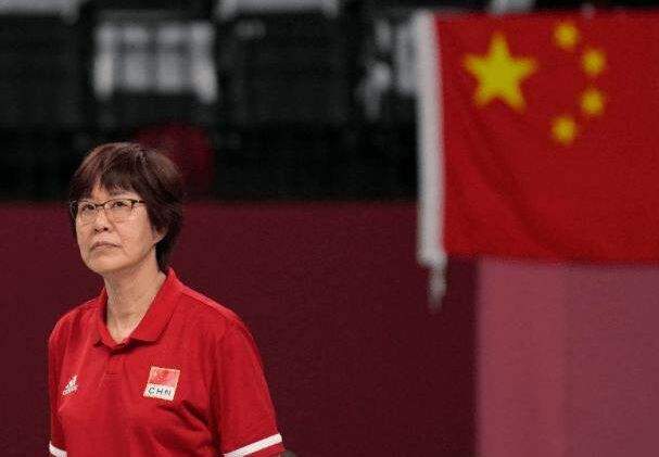 郎平|再出奇招！排協(xié)單方面將郎平推上風(fēng)口，中國女排前主帥會如何接招