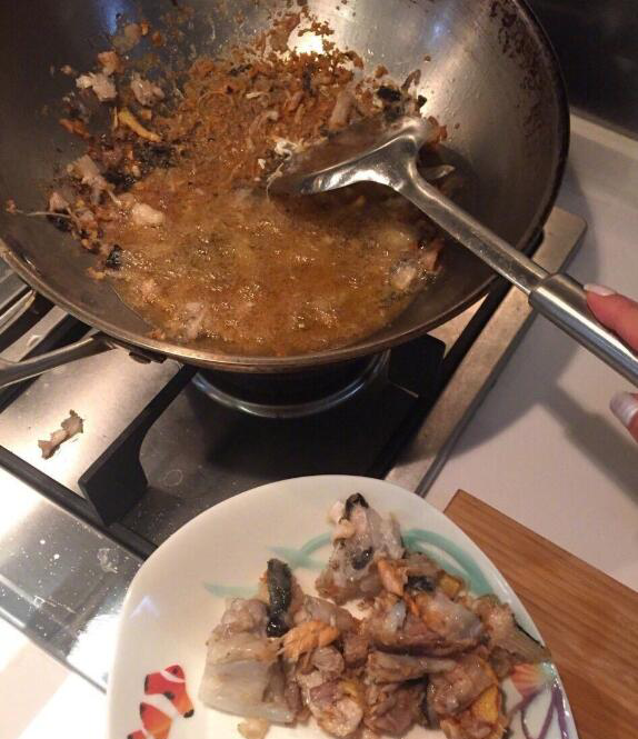 |张天爱晒出自己的家，家里用水管架晾衣服，装修和摆设太简单了吧