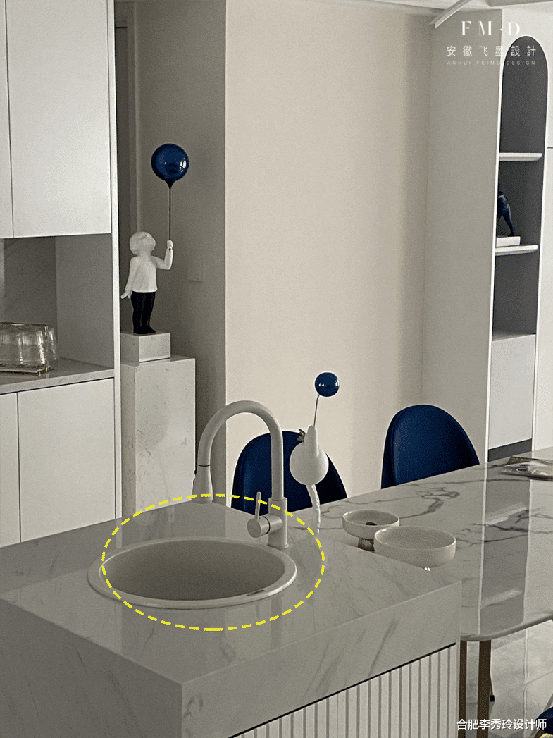 餐桌与岛台结合,一边是餐厅一边是西厨,这才是理想家的打开方式