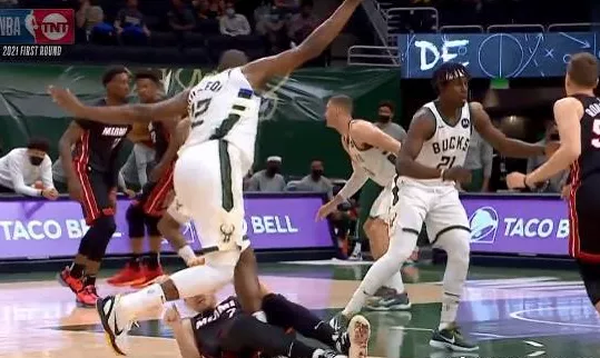 篮网队|惨败34分，抱腰摔+按压+垫脚+夹腿，心态崩了输球又输人啊！