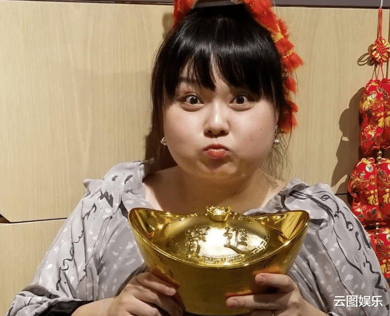 徐璐|女星陈嘉佳直播卖力狂吃惹网友担心，罕见公开体重，否认有260斤