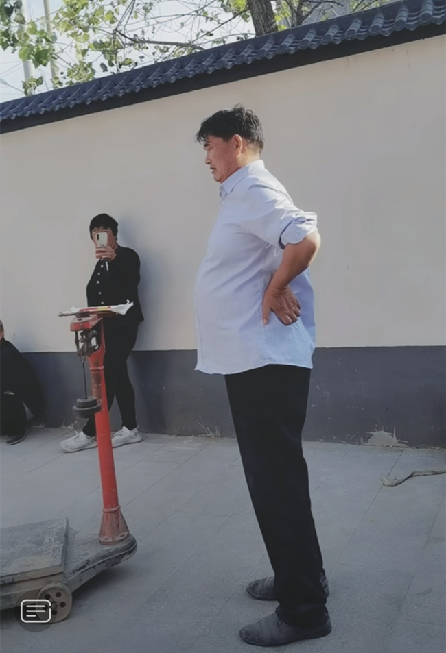 当红女星|陈亚男没撒谎？大衣哥掌管家中财政大权，婆婆的所有收入全部上交