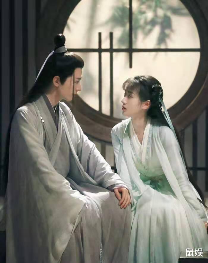 横店|成毅临时改变主意？曝其在横店躲着袁冰妍，剧组开机无奈延期