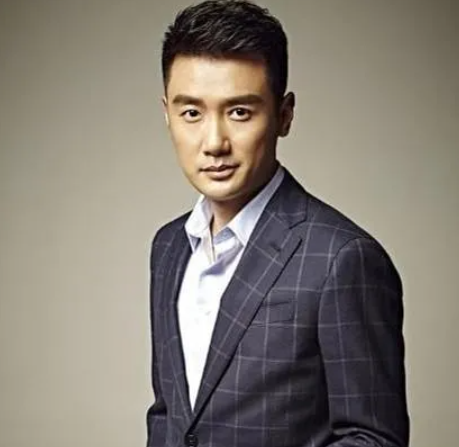 巩峥|他曾是央视主持人，因频道改版下岗，与孙俪搭戏后爆红当影帝