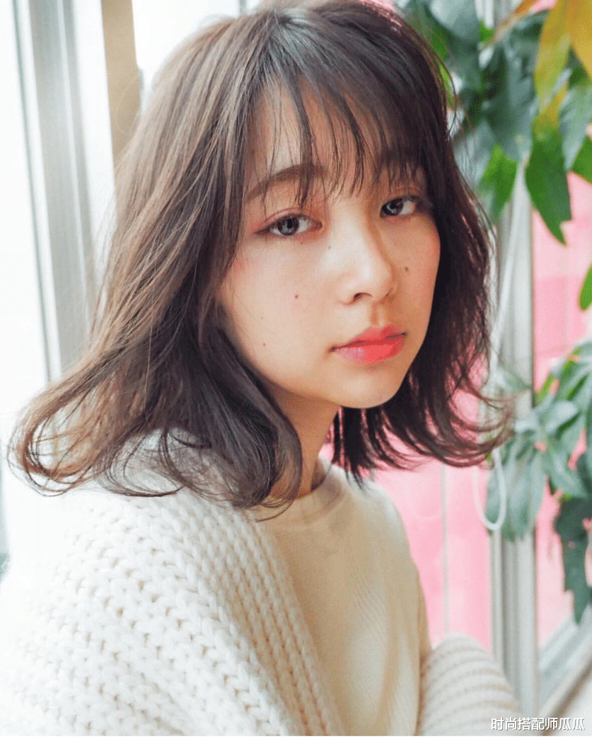|50岁女人最好别留这“3种”发型，不仅大妈感十足，还显老没气质