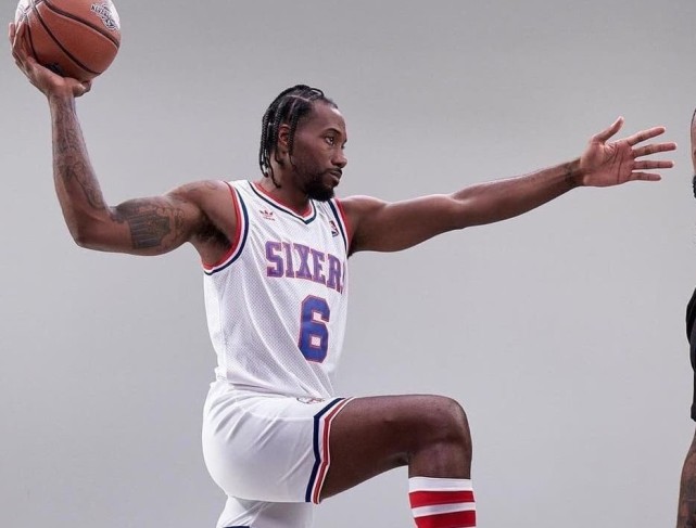 米切尔|NBA球星75周年模仿秀！杜兰特披上马刺44号球衣，米切尔变闪电侠
