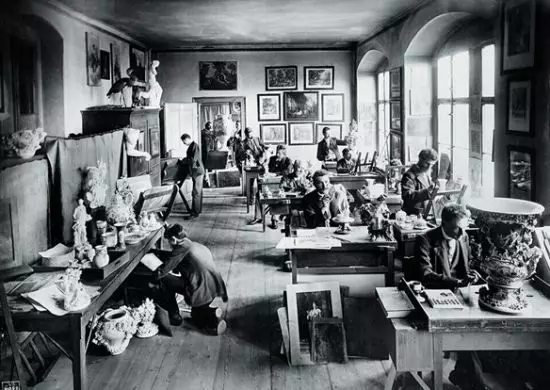 |她是欧洲最美王后，竟然收藏这些东西！有些已经升值数十倍。