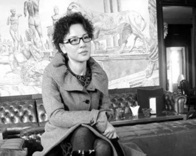 奶豆说育儿|顾春芳:从柜姐到名模,4年借17亿生活奢靡,最后被判死刑