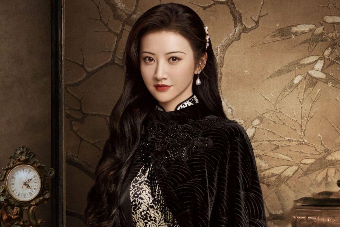 景甜|景甜身材有多“辣”？出席活动直接穿块布，成全场焦点