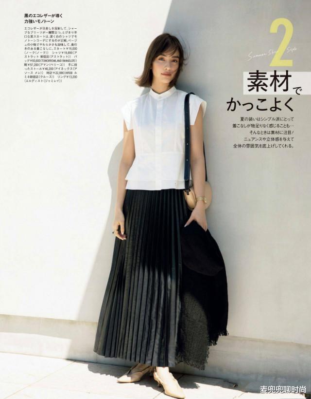 麦兜兜聊时尚|这是我见过最体面的中年女人：不装嫩也不显老，极简穿搭照样高级