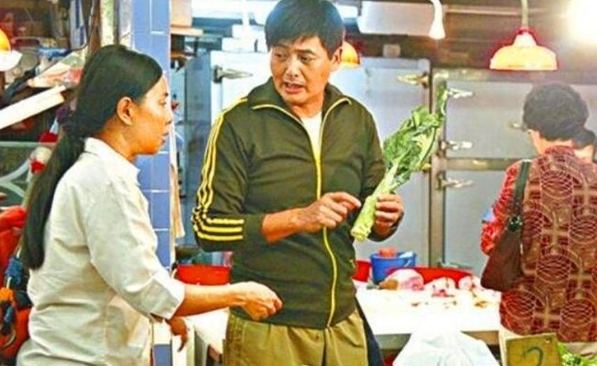 成龙|吴京回老家，小岳岳回农村，成龙回老家，谁最为接地气呢？