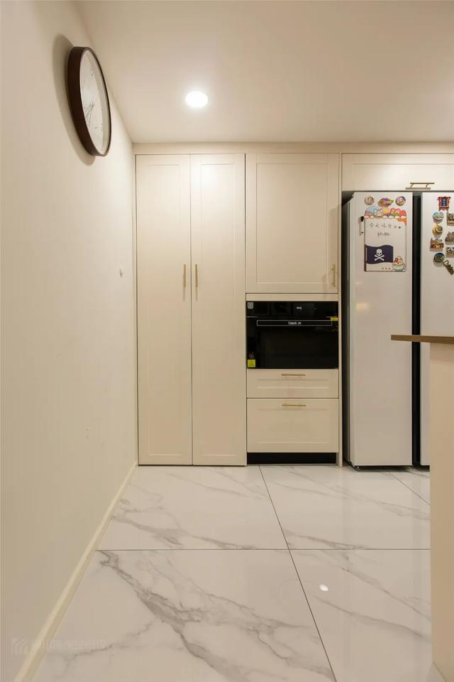 135㎡现代简约，温馨舒适的空间，加上草绿色的点缀，文艺舒适