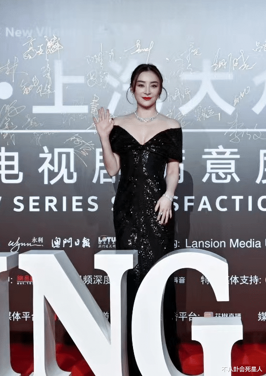 朱珠|?最新红毯来袭！朱珠性感露背，袁姗姗深v礼服，任嘉伦绅士风