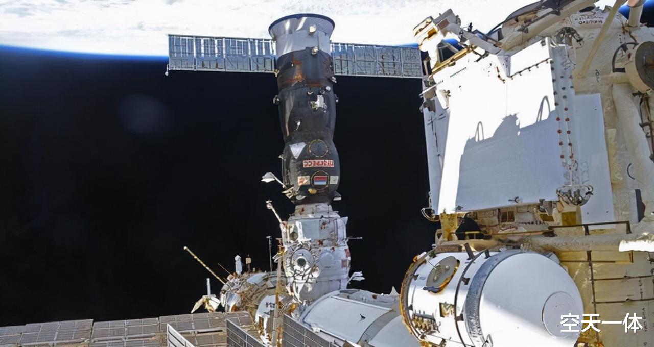 丹麦 3艘飞船同时对接中国空间站，天舟二号明年初才离轨，为啥这么久