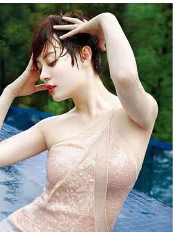 孙俪|孙俪穿“3D透视液体裙”好饱满，邓超说今晚会很“葱”动