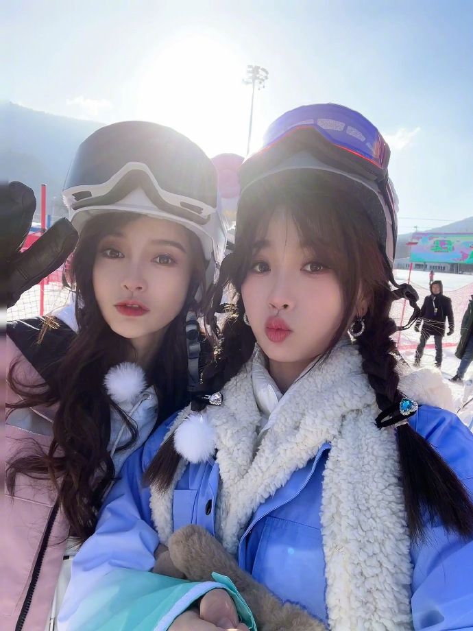 王宝强|Angelababy晒虞书欣镜头下的自己，眨眼卖萌超可爱，合影生图好美