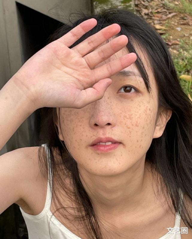 林志玲|女演员素颜满脸雀斑，却因气质特殊被选角导演看中，大方展示雀斑被夸电影脸