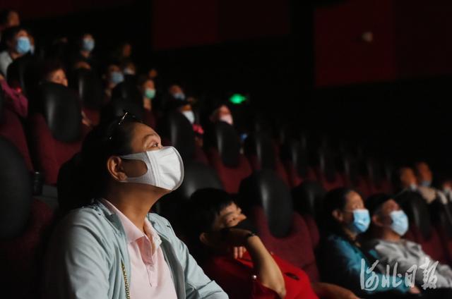 河北新聞網 河北石家莊：助殘日免費觀影獻愛心