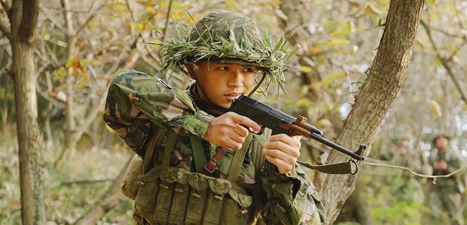 宋祖儿|饱受争议的《王牌部队》:看似诚意,但终究是裹挟年代剧的偶像剧