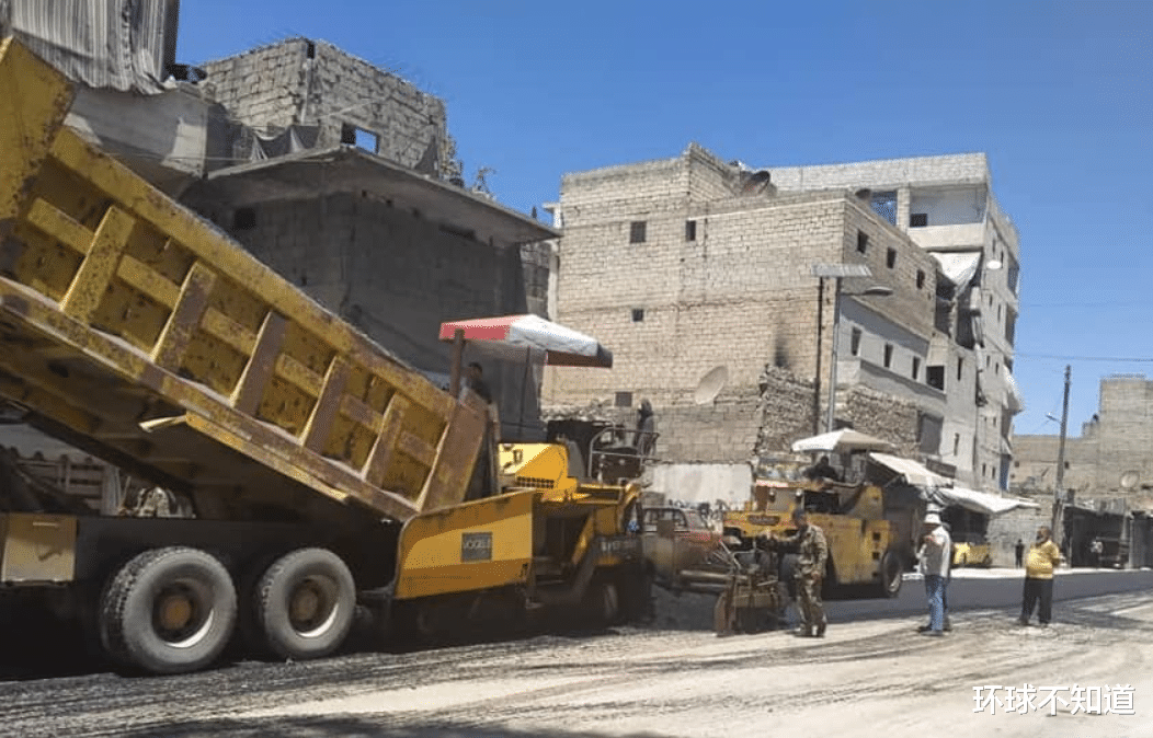 敘利亞重建：阿勒頗的工人師傅操作機械鋪瀝青，開始免費打疫苗-圖6