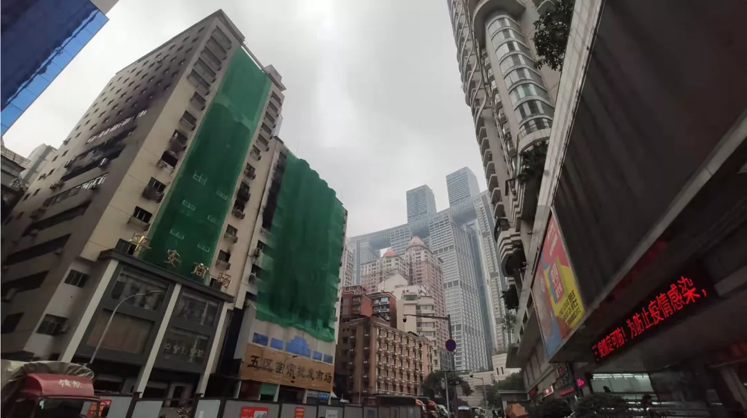 重庆|重庆朝天门房价破10万一平，周边豪宅却不涨反跌，炒房客血亏！