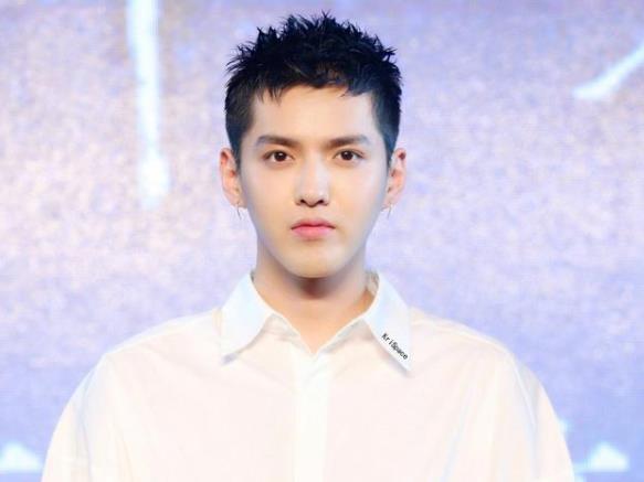 长脖子爸比说|微博此次封停的990个账号,透露出对娱乐圈政治的“未来景象”