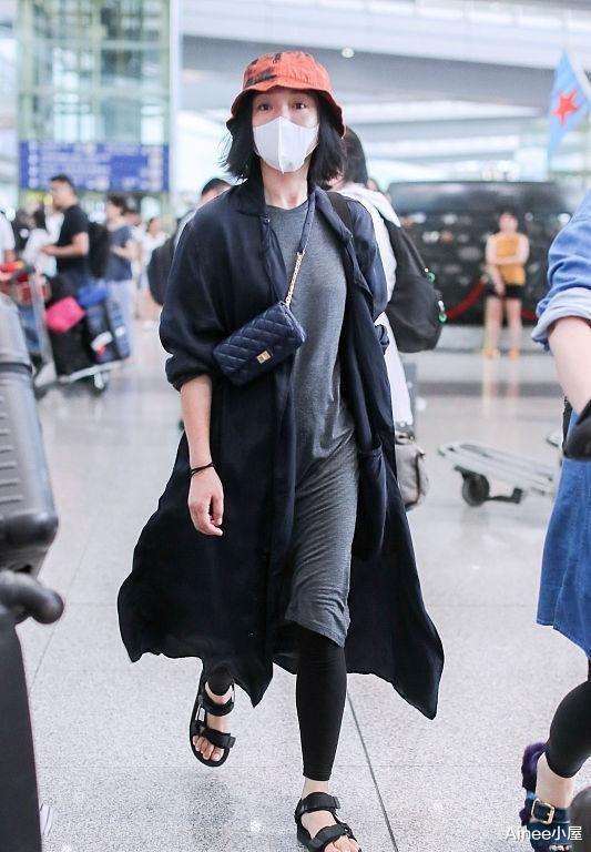 迪丽热巴|周迅真是随性惯了,穿羽绒服偏选大一码,配阔腿裤看着真不像明星