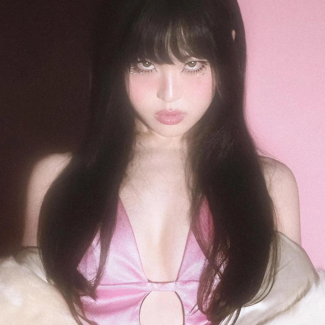 InsDaily|翻版Jennie？这个美女DJ凭“杰尼龟脸”出圈，肉肉身材甜中带辣…